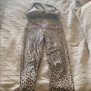 Emily Hsu set small leopard capris and bra